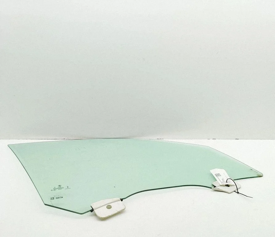 Front door window glass four-door 8496036