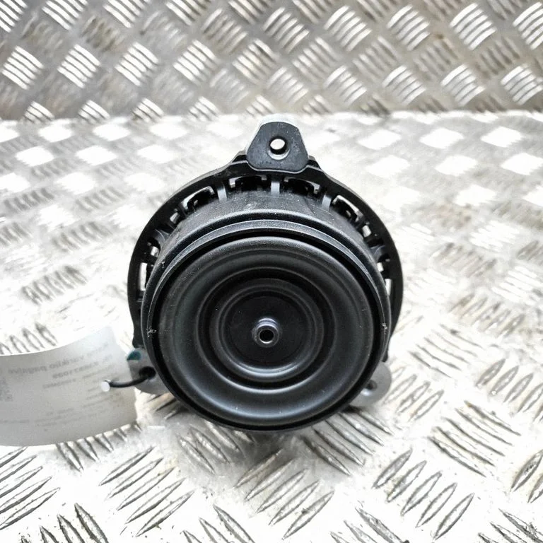Engine mount bracket 8841311