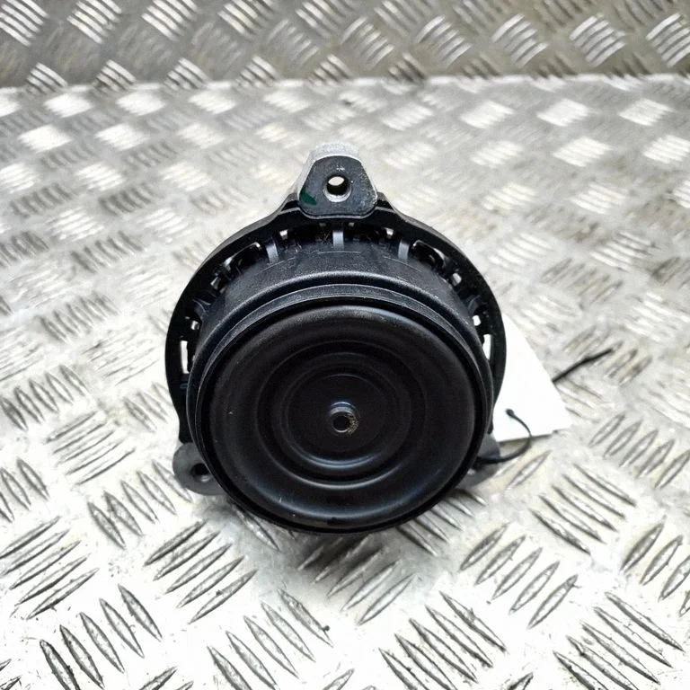 Engine mount bracket 8841312