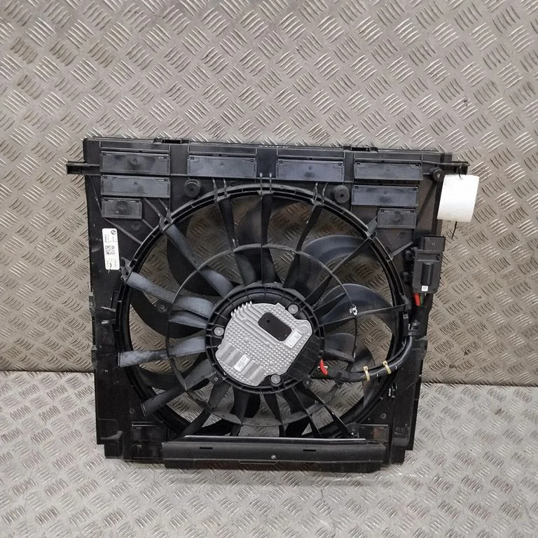 Radiator cooling fan shroud 8686173