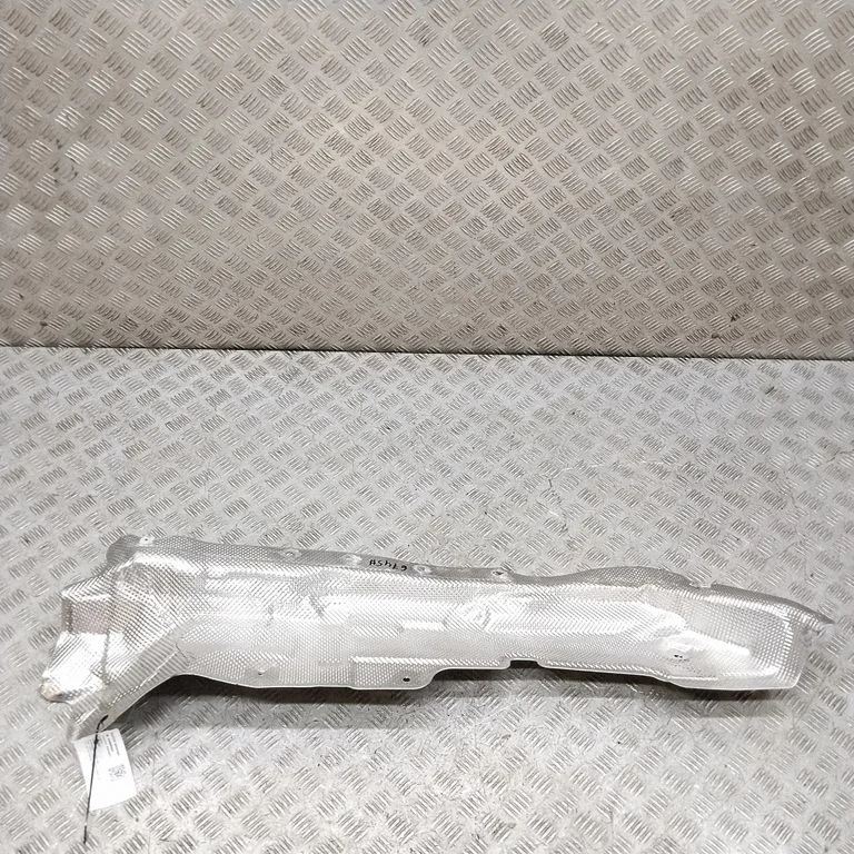Heat shield in engine bay 9451755