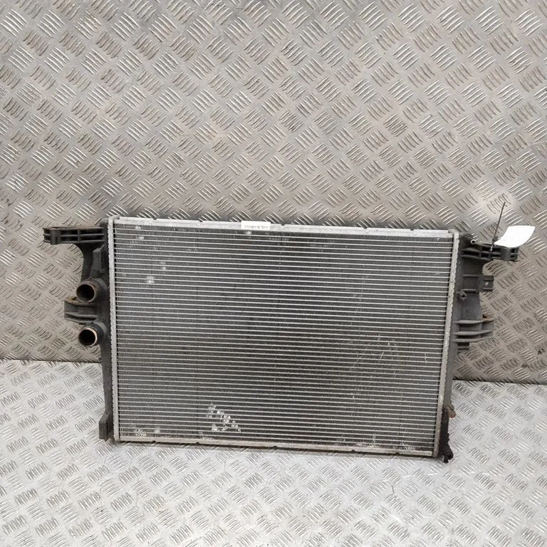 Dzesēšanas šķidruma radiators 8A4760000