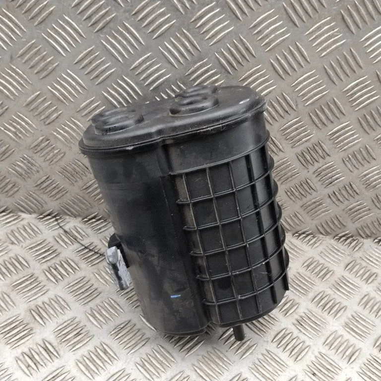 Active carbon filter fuel vapour canister 7486244