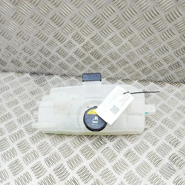 Dzesēšanas šķidruma izplešanās tvertne 8891682605