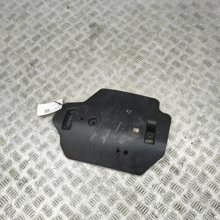 Rear underbody cover/under tray 6889065