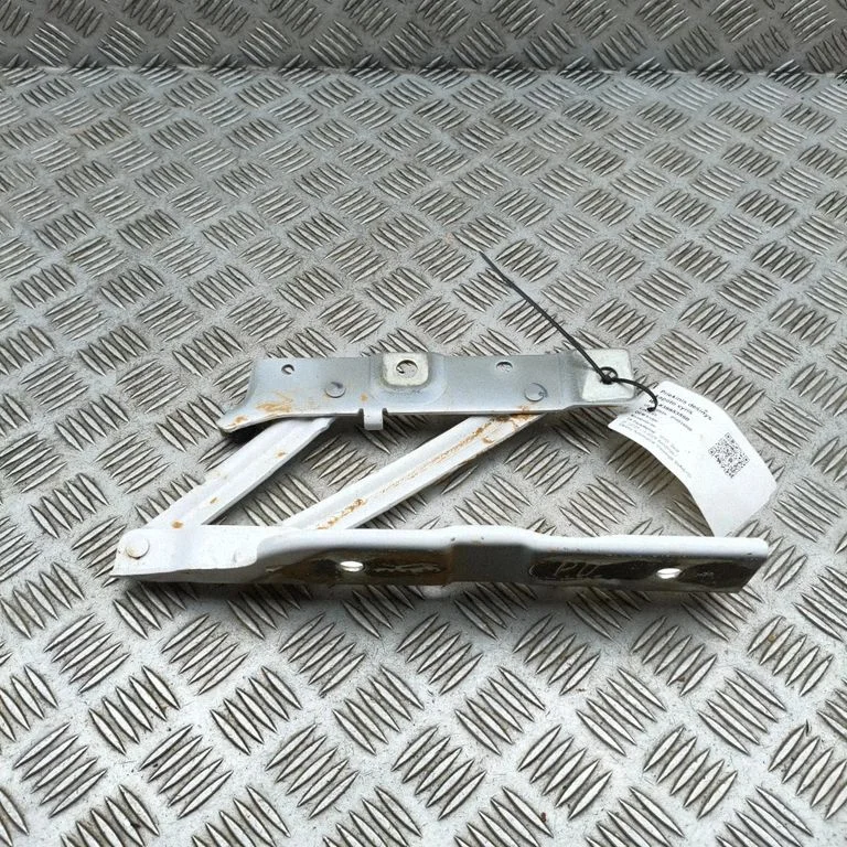 Motora pārsega eņģe (-es) SA3HK8402619