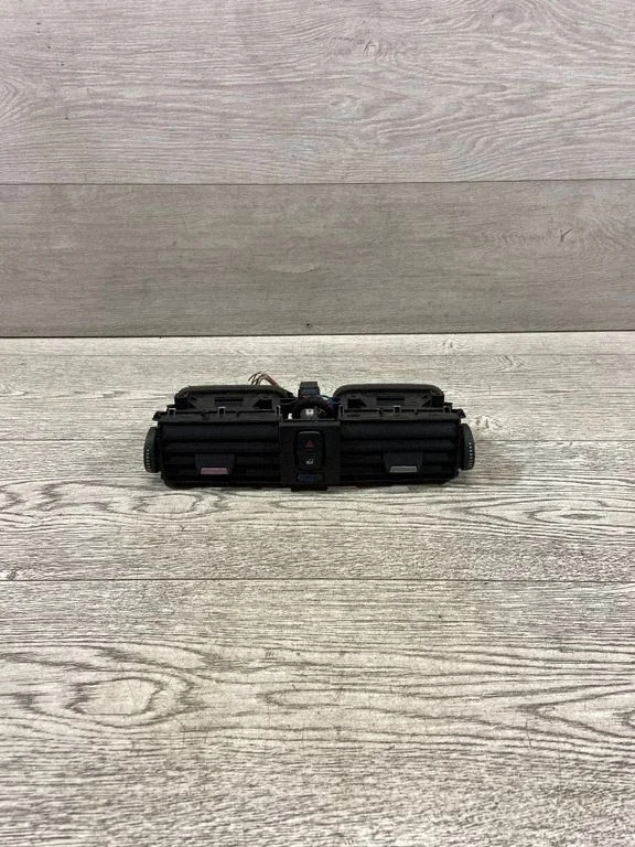 Armatuurlaua keskmine õhutusrest – BMW 4-seeria F32 F33 (2013-2020)