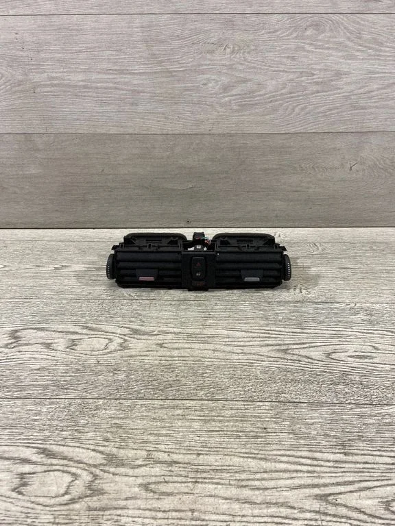 Armatuurlaua keskmine õhutusrest – BMW 3-seeria F30 F35 F31 (2012-2018)