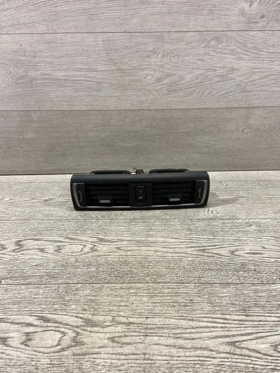 Dash center air vent grill – BMW 2 Series F22 F23 (2013-2017)