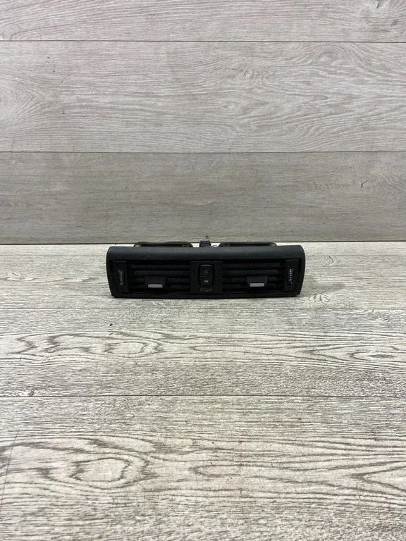 Dash center air vent grill – BMW 1 Series F20 F21 (2011-2019)