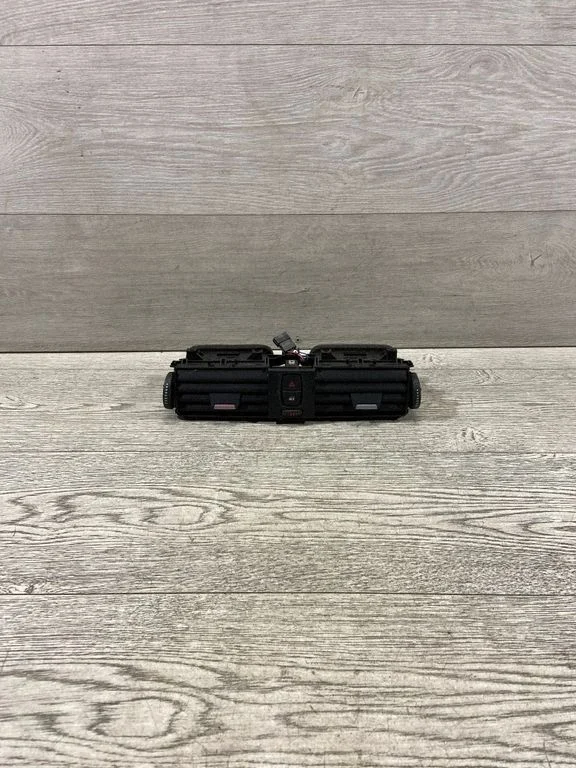 Armatuurlaua keskmine õhutusrest – BMW 3-seeria F30 F35 F31 (2012-2018)