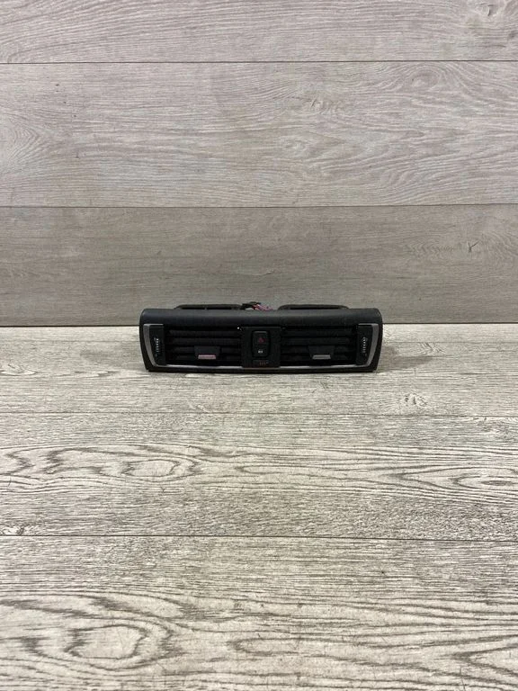 Dash center air vent grill – BMW 1 Series F20 F21 (2011-2019)