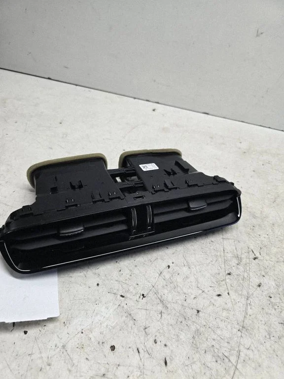 Dash center air vent grill GX63014L21AA