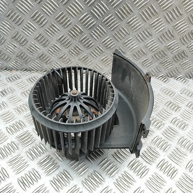 Krāsniņas ventilators/pūtējs 7H1819021A