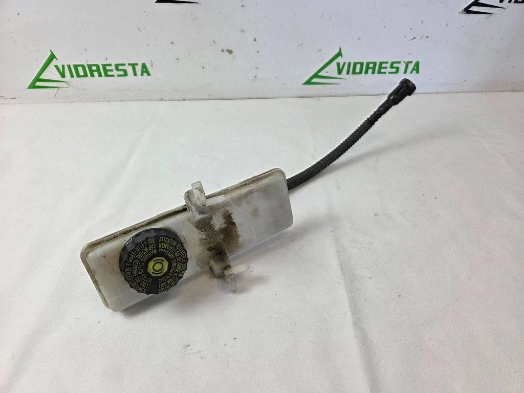 Brake fluid reservoir – Citroen C4 Grand Picasso (2013-2018)