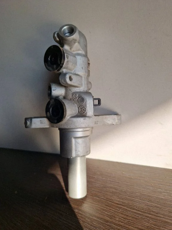 Master brake cylinder – Skoda Octavia Mk3 (5E) (2013-2019)