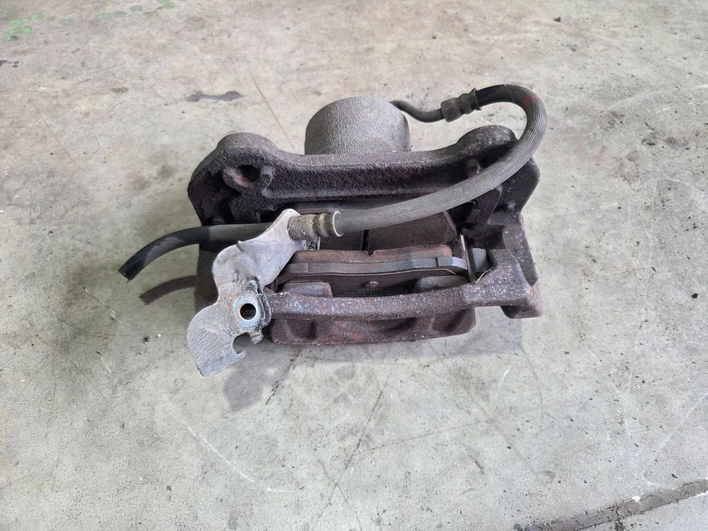 Front brake caliper 8172F