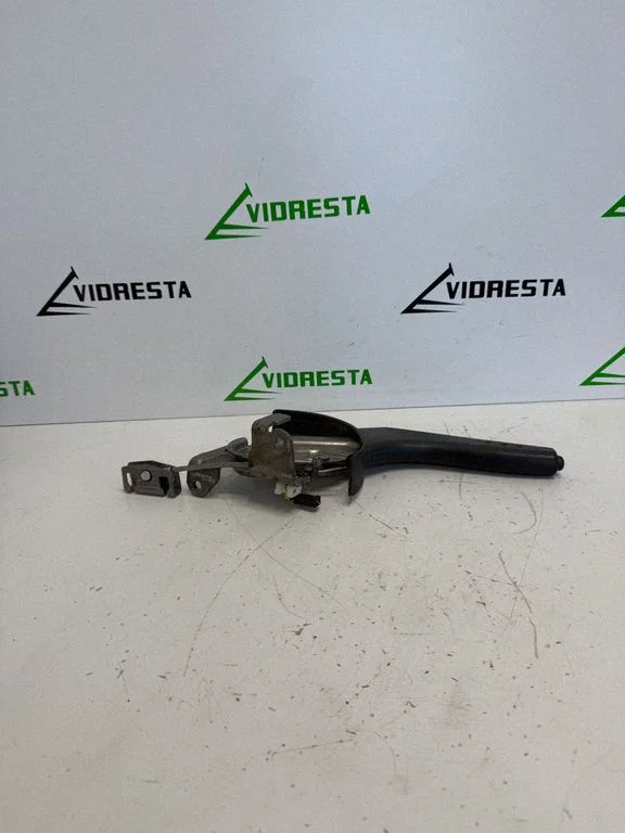 Handbrake/parking brake lever assembly