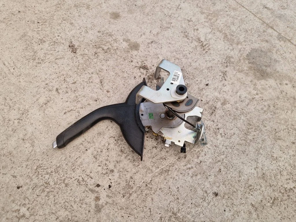Handbrake/parking brake lever assembly