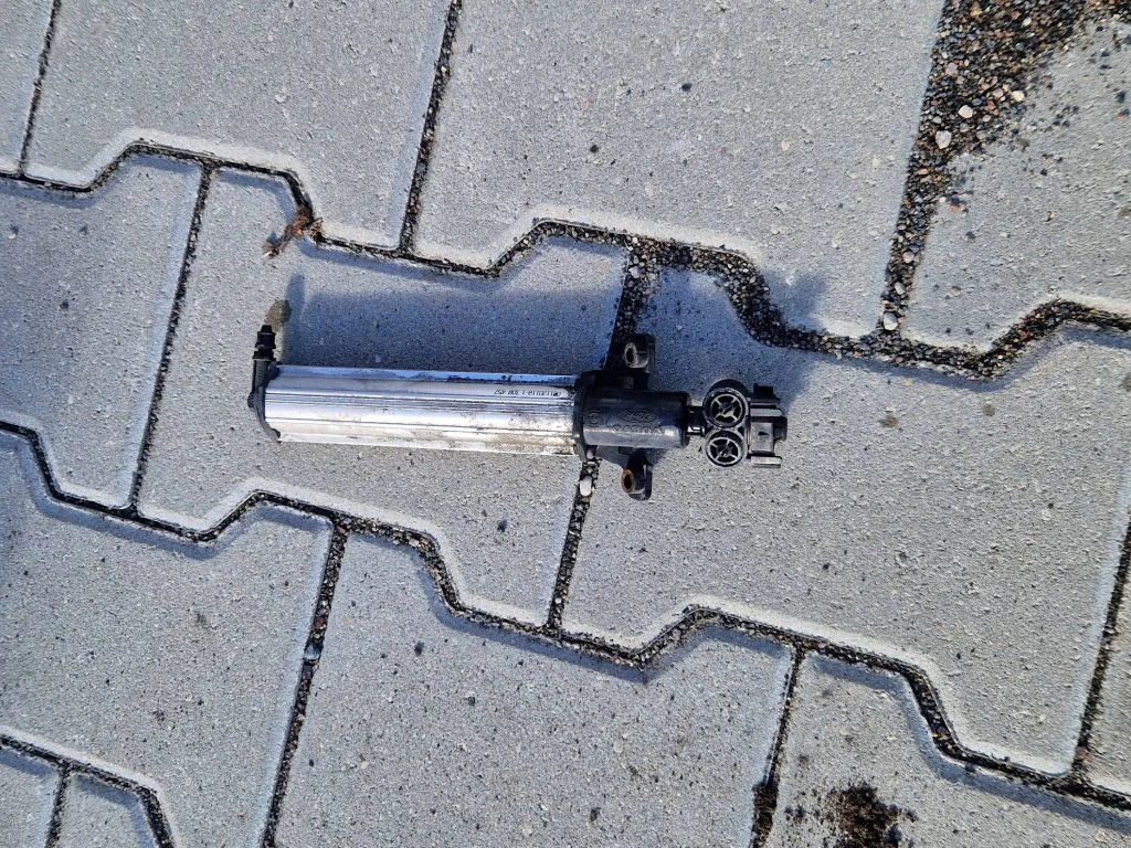 Headlight washer spray nozzle – front right