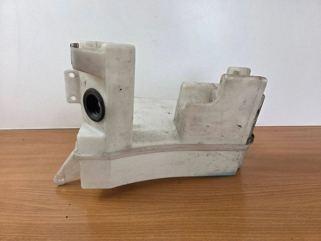 Windshield washer fluid reservoir/tank JX7B17B613AF