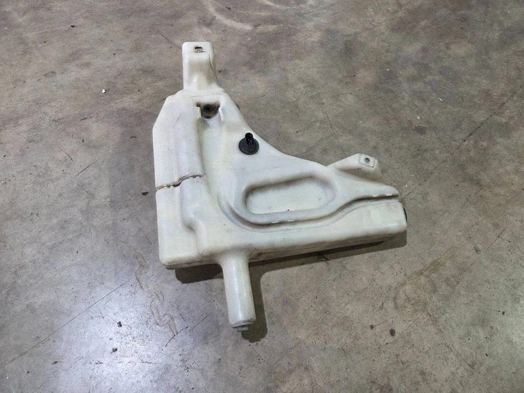 Windshield washer fluid reservoir/tank – Audi Q7 4L (2005-2015)