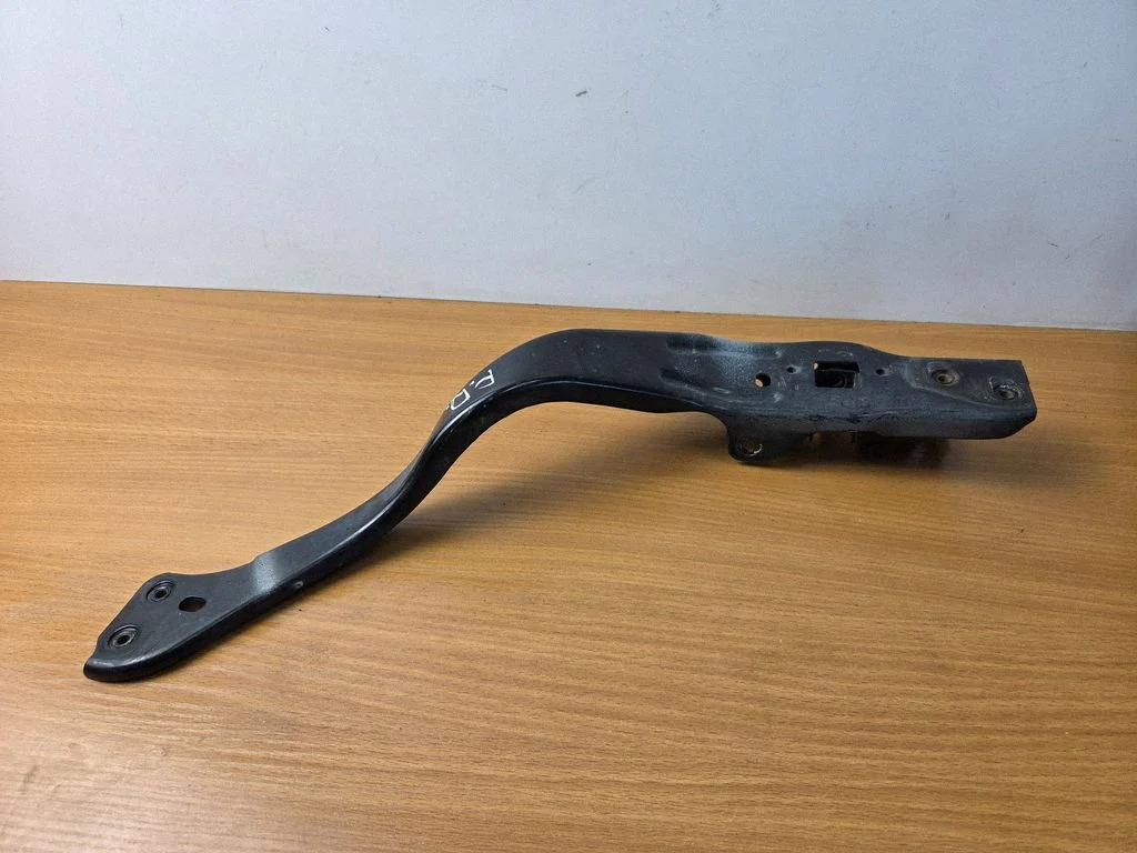 Headlight/headlamp mounting bracket PP212620028