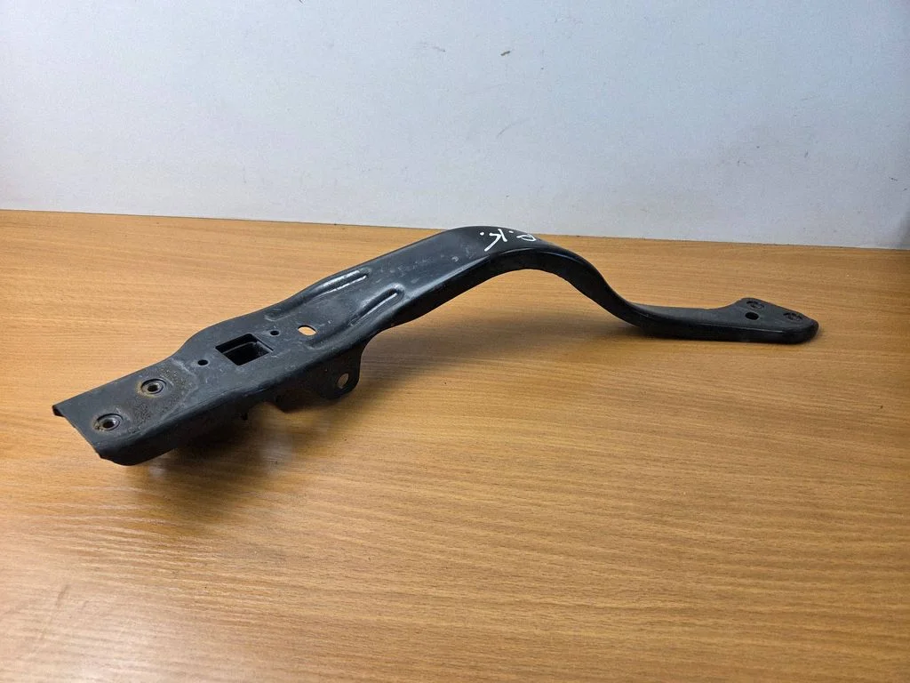 Headlight/headlamp mounting bracket PP212620027