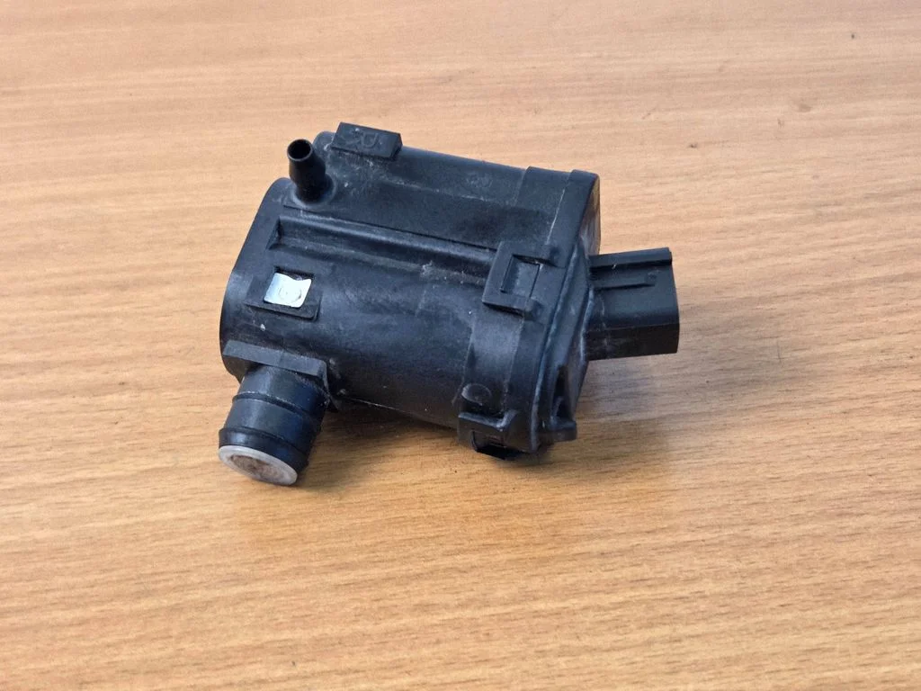 Klaasipesuvedeliku pump (klaaside) 985102J500