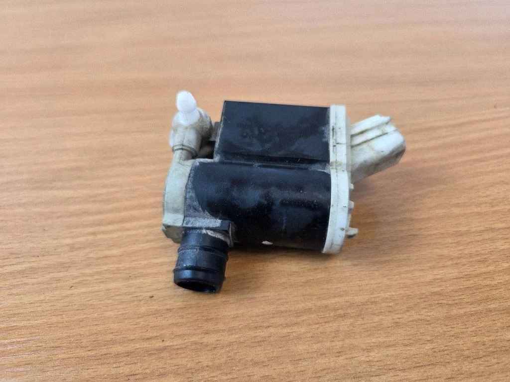 Klaasipesuvedeliku pump (klaaside) 985104Z000