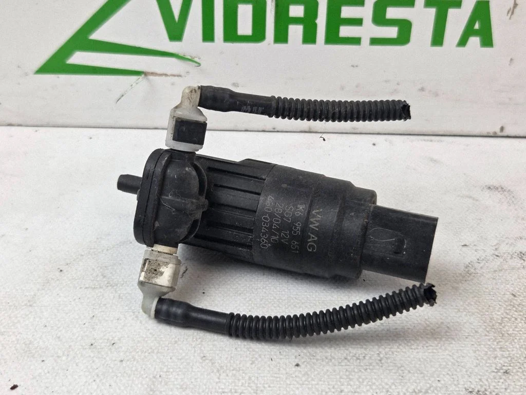 Windscreen/windshield washer pump – Audi Q7 4L (2005-2015)