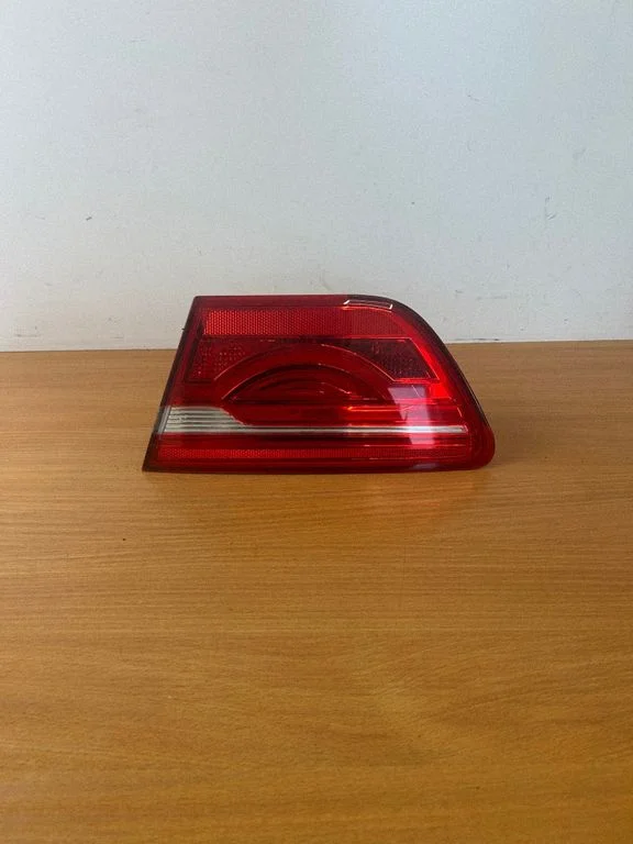 Tailgate rear/tail lights – Jaguar XE (2015-)