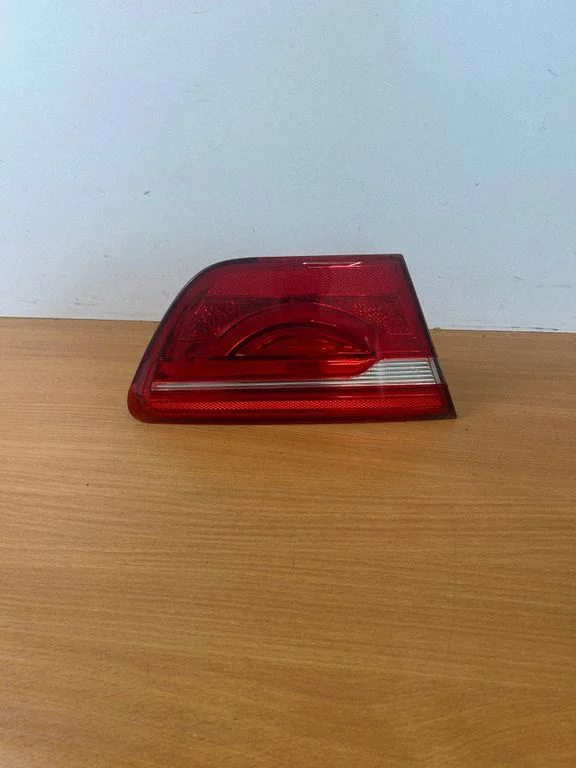 Tailgate rear/tail lights – Jaguar XE (2015-)