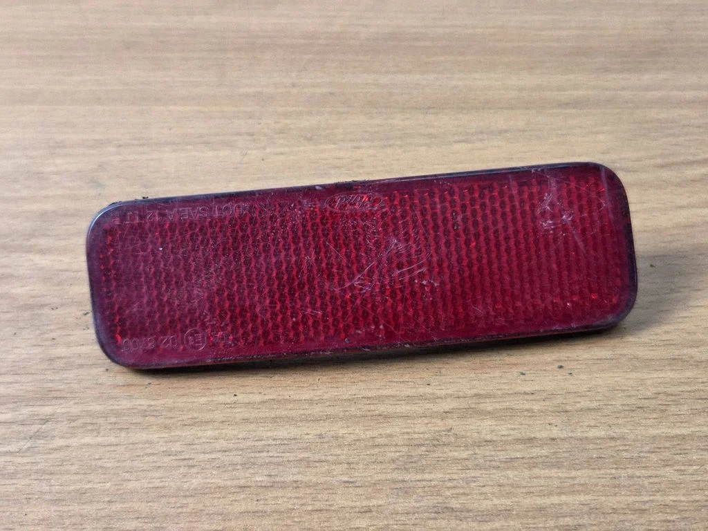 Rear tail light reflector ET76515B0AA