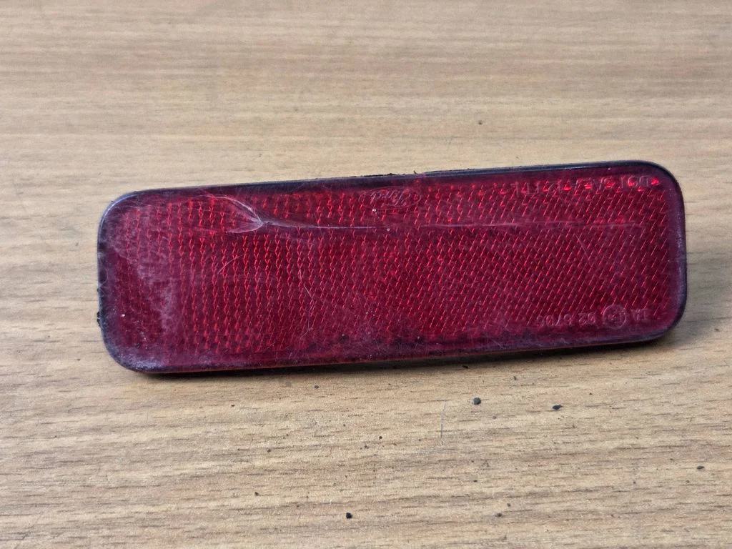 Rear tail light reflector ET76515C0AA