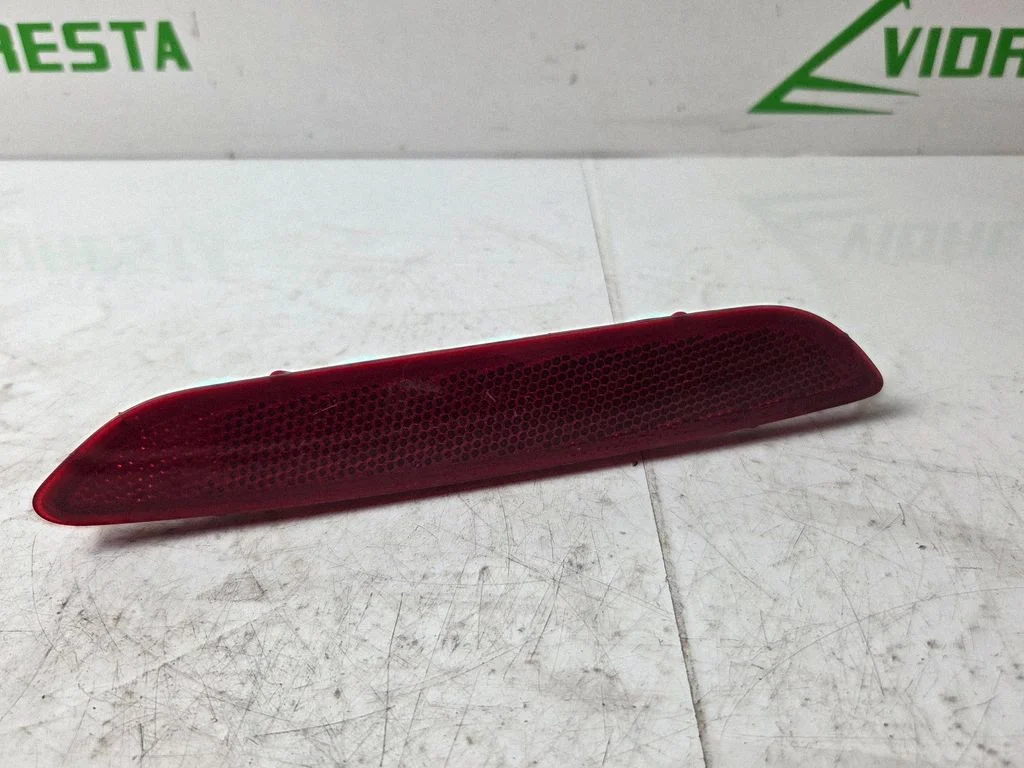 Rear tail light reflector 92405G2