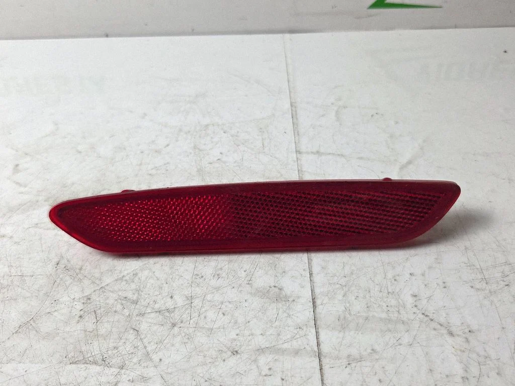 Rear tail light reflector 92406G2