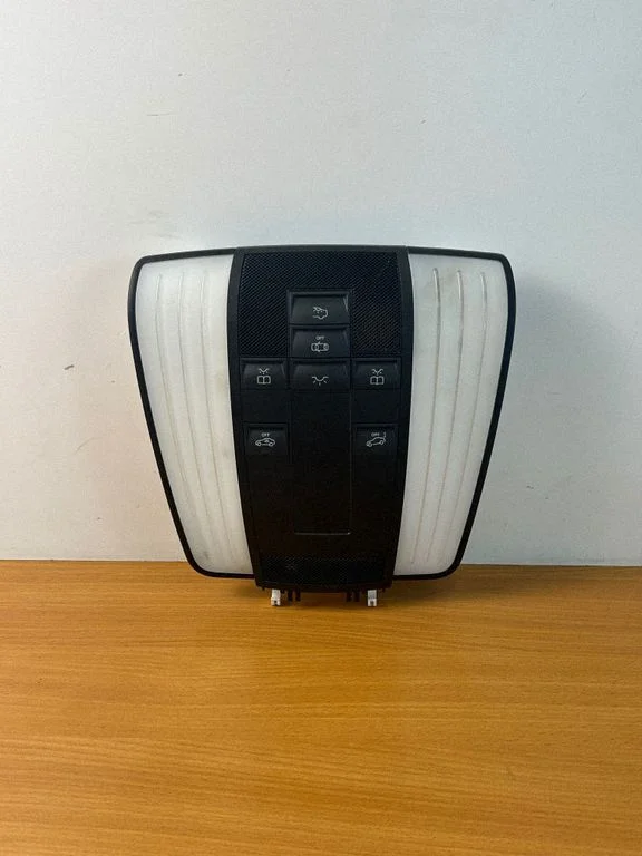 Lampka przednich siedzeń A2129067902