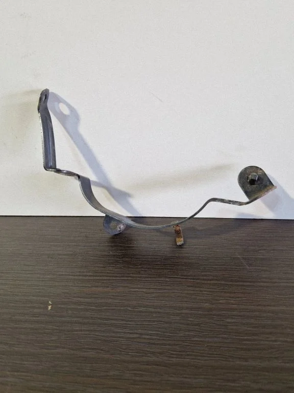 A/C compressor mount bracket 13350968