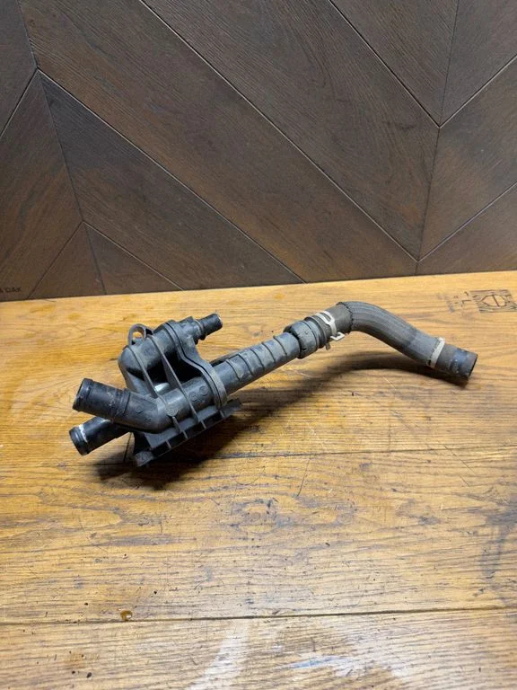 Termostat / obudowa termostatu – Peugeot 208 I (2012-2019)