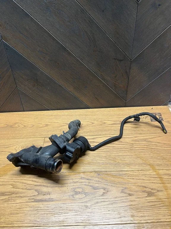 Termostat / obudowa termostatu – Opel Vivaro (2014-2018)