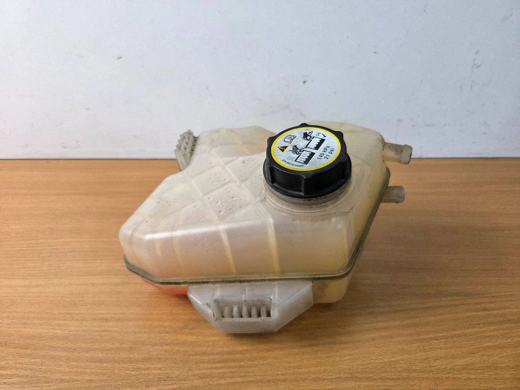 Coolant expansion tank/reservoir ET768K218BB
