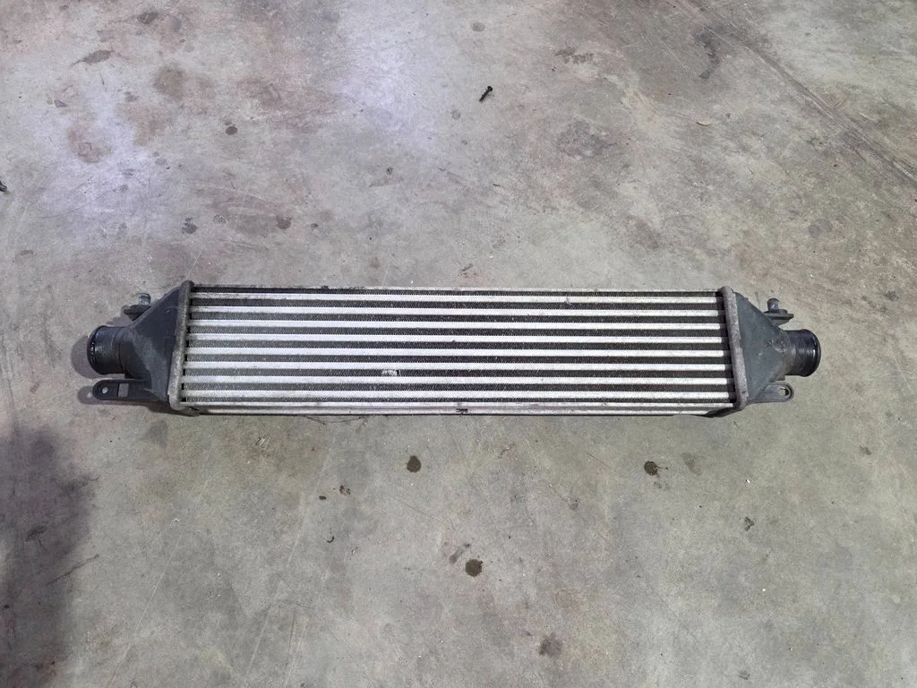 Vahejahuti radiaator 896255500