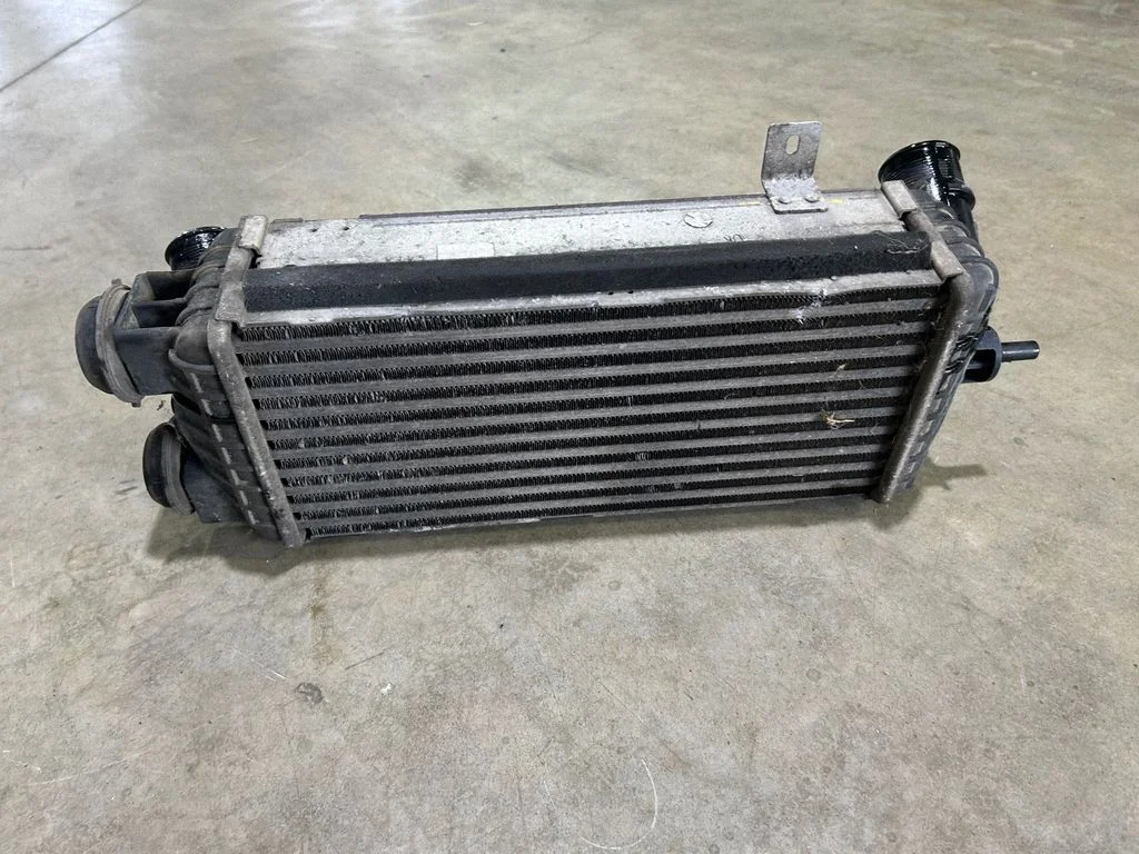 Vahejahuti radiaator