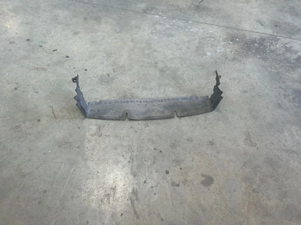 Intercooler air guide/duct channel GX738A095AA