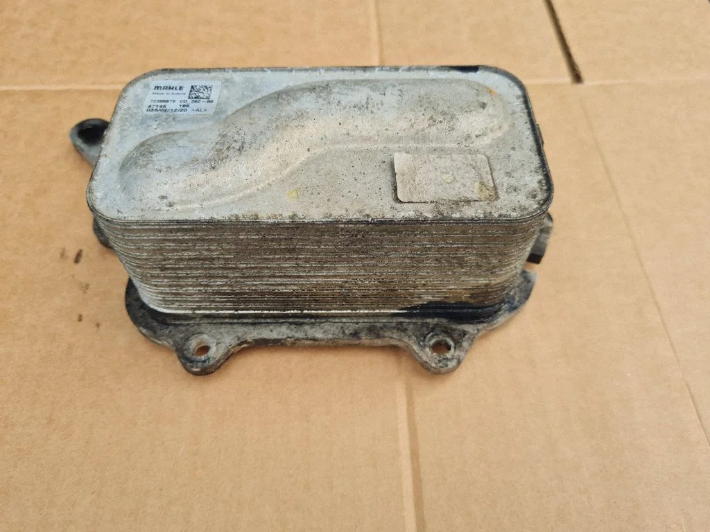 Mootoriõli radiaator 72395879