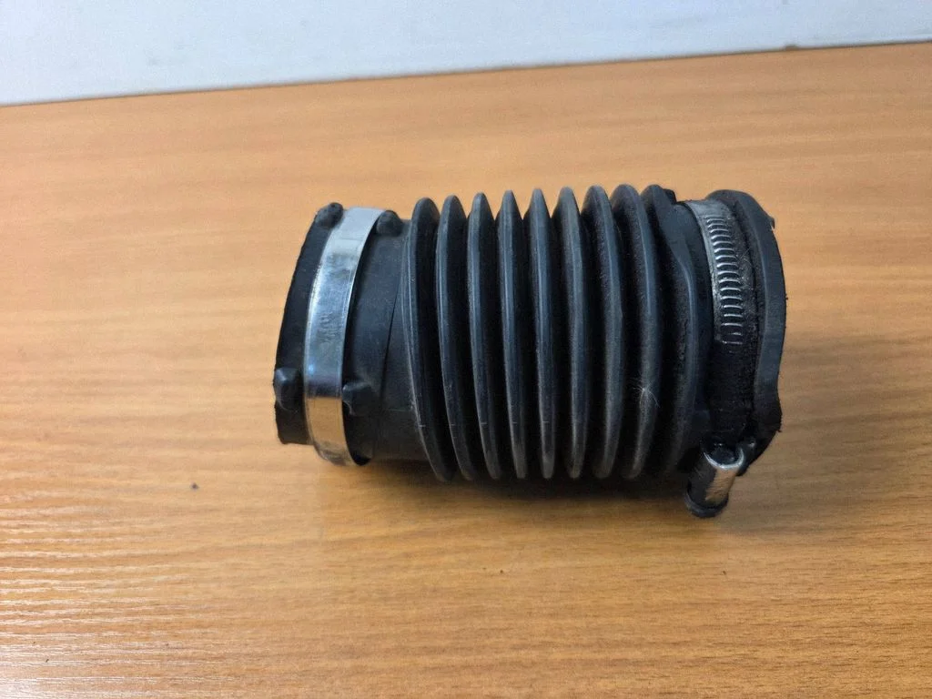 Air intake hose/pipe AV219C623CC