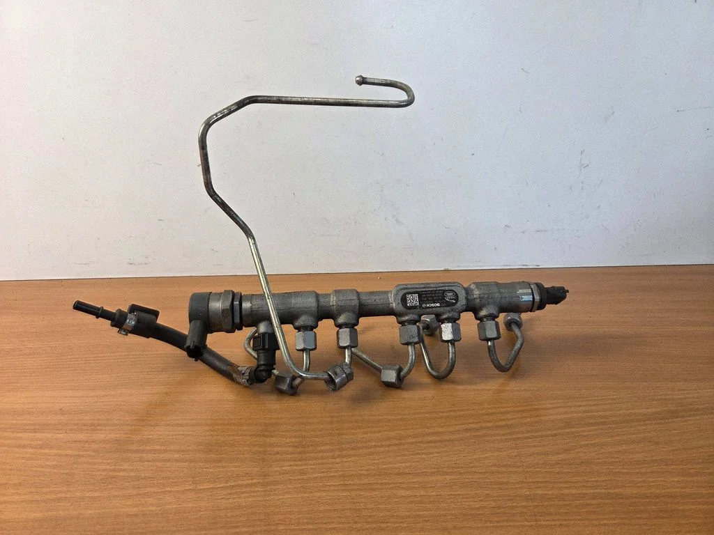 Fuel main line pipe G4D39D280AA