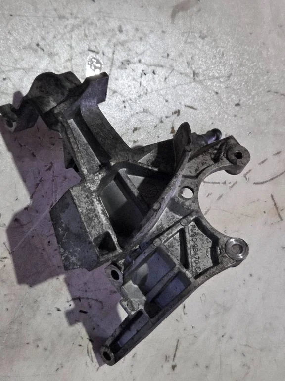 Generator/alternator bracket FM5Q9B470CA