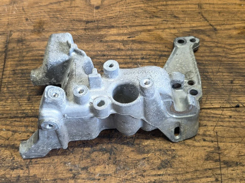 Generator/alternator bracket 9803696680